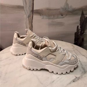AMI Paris White Lucky 9 Sneakers